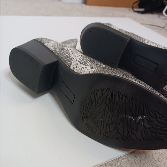 Crochet Snakeskin Booties Size 8 EUC - Picture 6 of 10